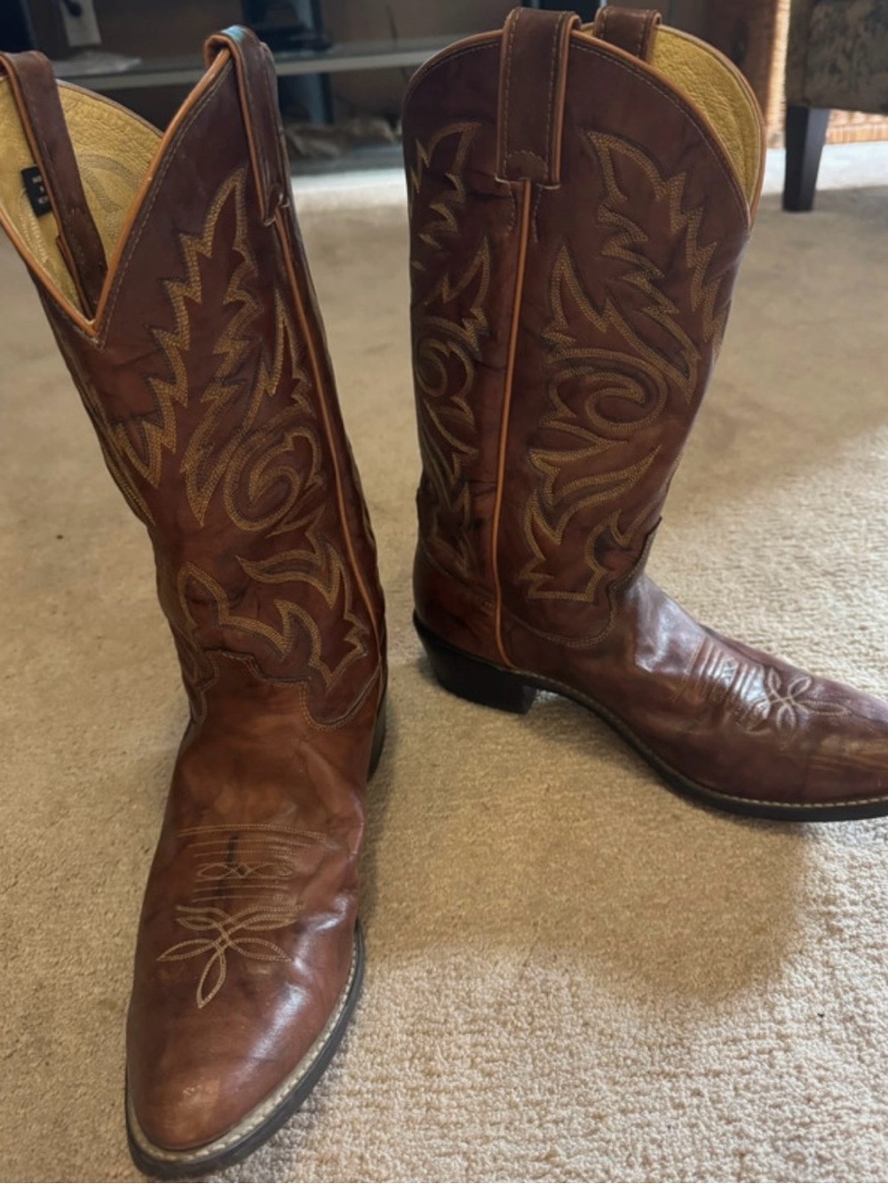 Justin Boots Brown Leather Western Cowboy Boots with Tan Stitching 12D